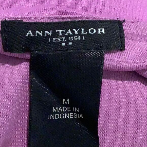 Ann Taylor Lavender Knit Dress โ V-Neck, Pleated, Sleeveless โ Size Medium - Picture 4 of 4